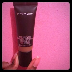 Mac NC50 Pro Waterproof Foundation